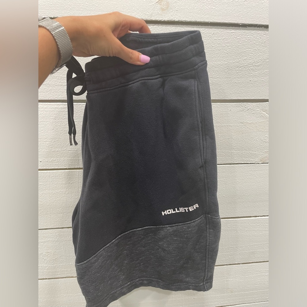 Hollister men’s jogger shorts